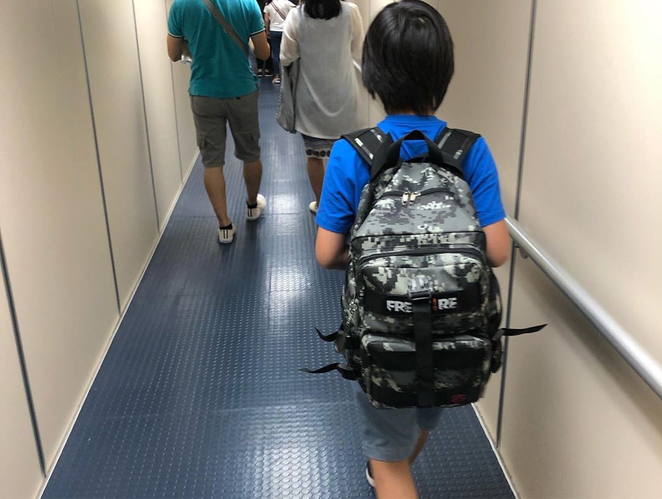 林志颖娇妻陈若仪晒kimi背影照谢谢你带我去看世界