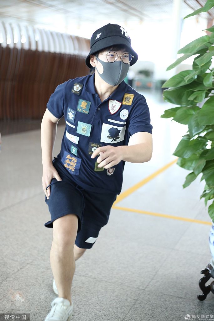 打开凤凰新闻,查看更多高清图片2019年8月15日,北京,郭麒麟现身机场.