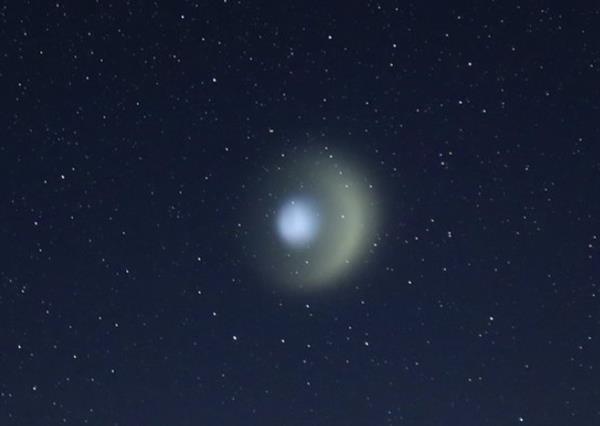 七夕节韩国上空惊现UFO：持续发光10分钟