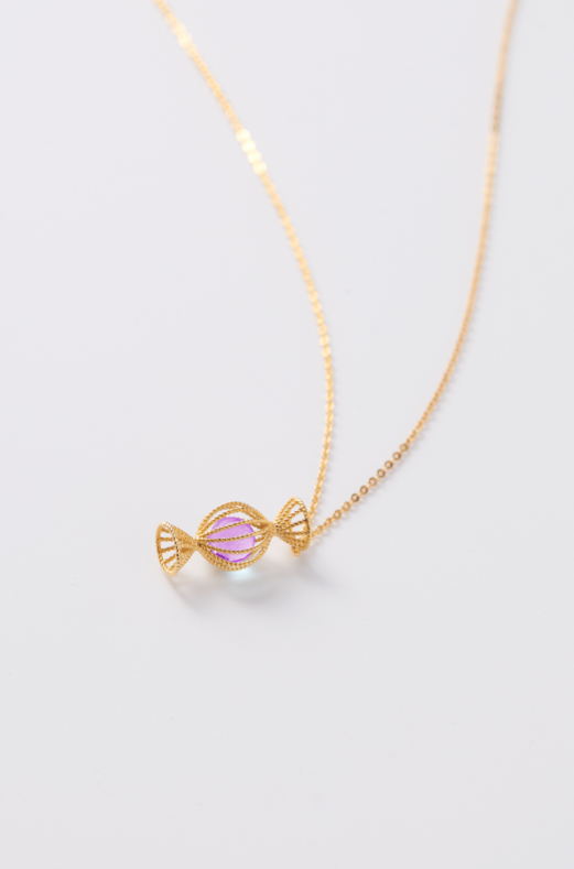 潮宏基与设计师佐藤大共创花丝糖果系列珠宝首发