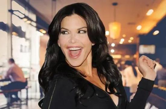 成功撬走世界首富的50岁女人 不只是顶配版邓文迪