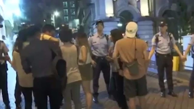 反港警黑衣人在澳门集会7人被抓 有人见警察撒腿就跑