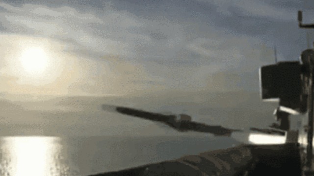 驻港部队惠州舰“火力全开” 实弹射击展示反恐作战能力