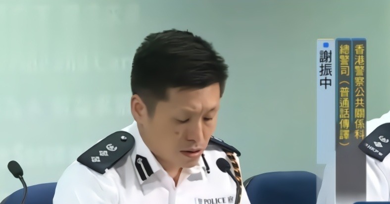 香港警方还原“警员举枪”现场：示威者穷凶极恶足以致命