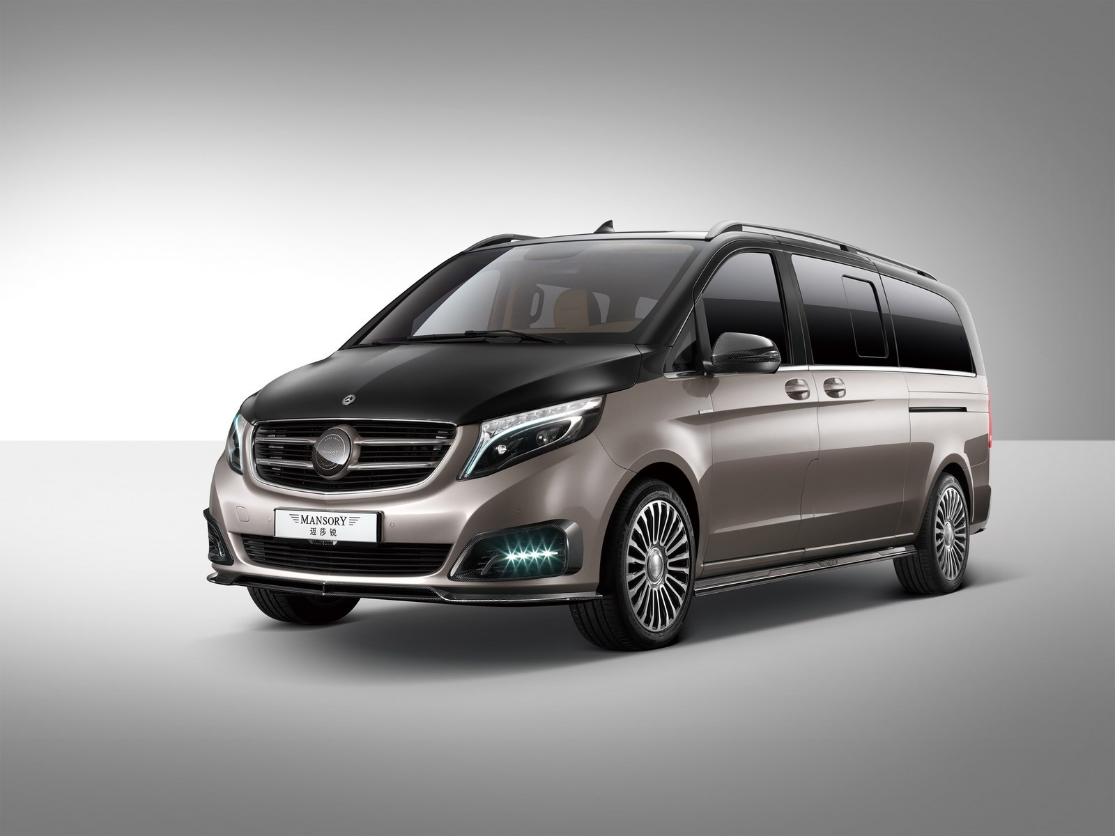 成都车展迈莎锐豪华内饰7座商务车配置