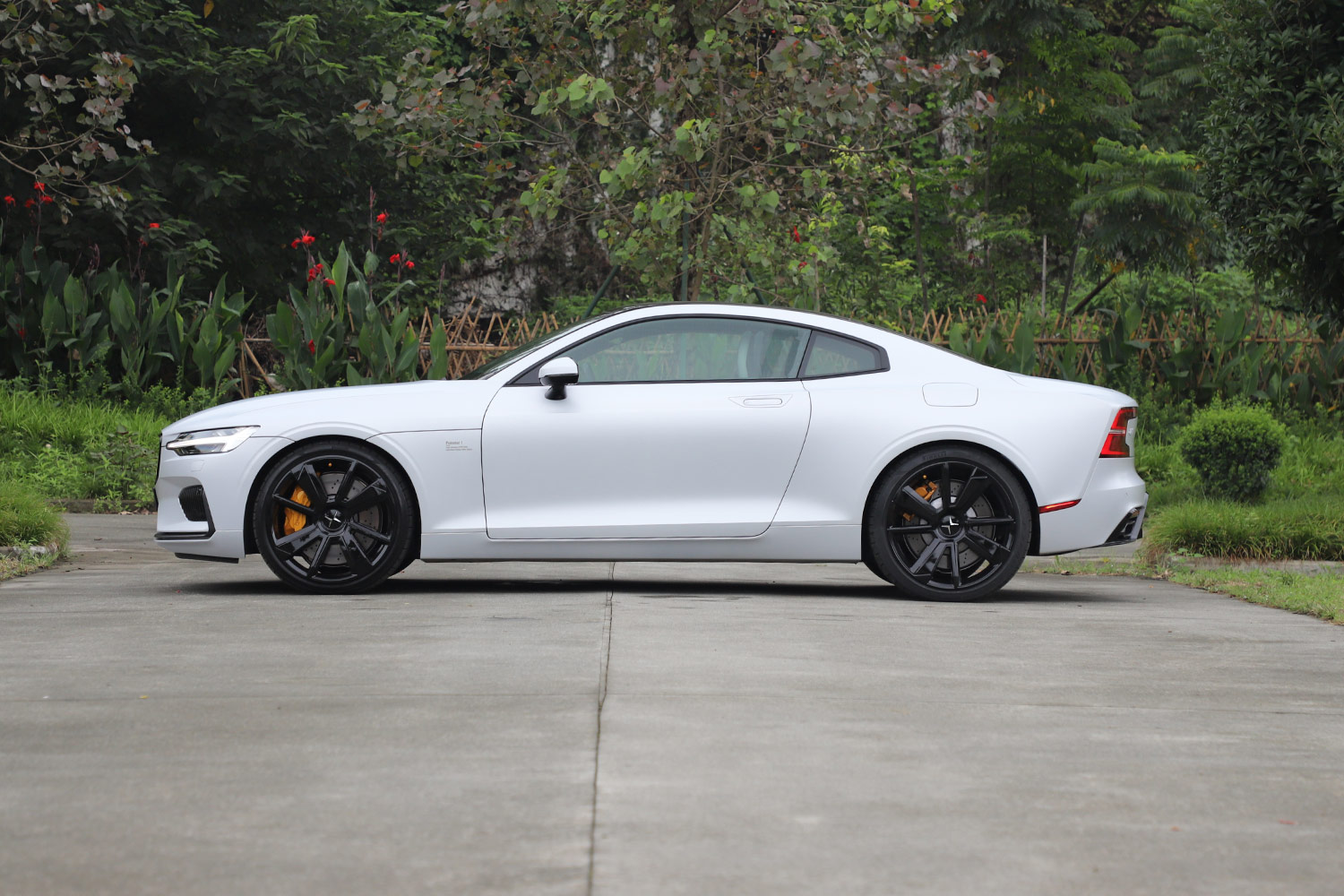 极星1:这款超过百万的国产跑车是大时代下最好的礼物