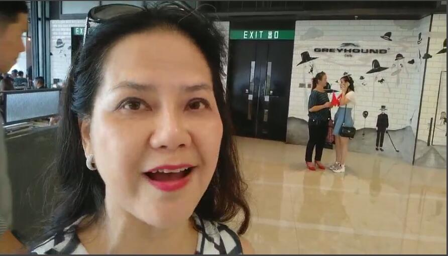 [环球网]爱国爱港人士合唱国歌现场，市民：唱国歌是正义的事