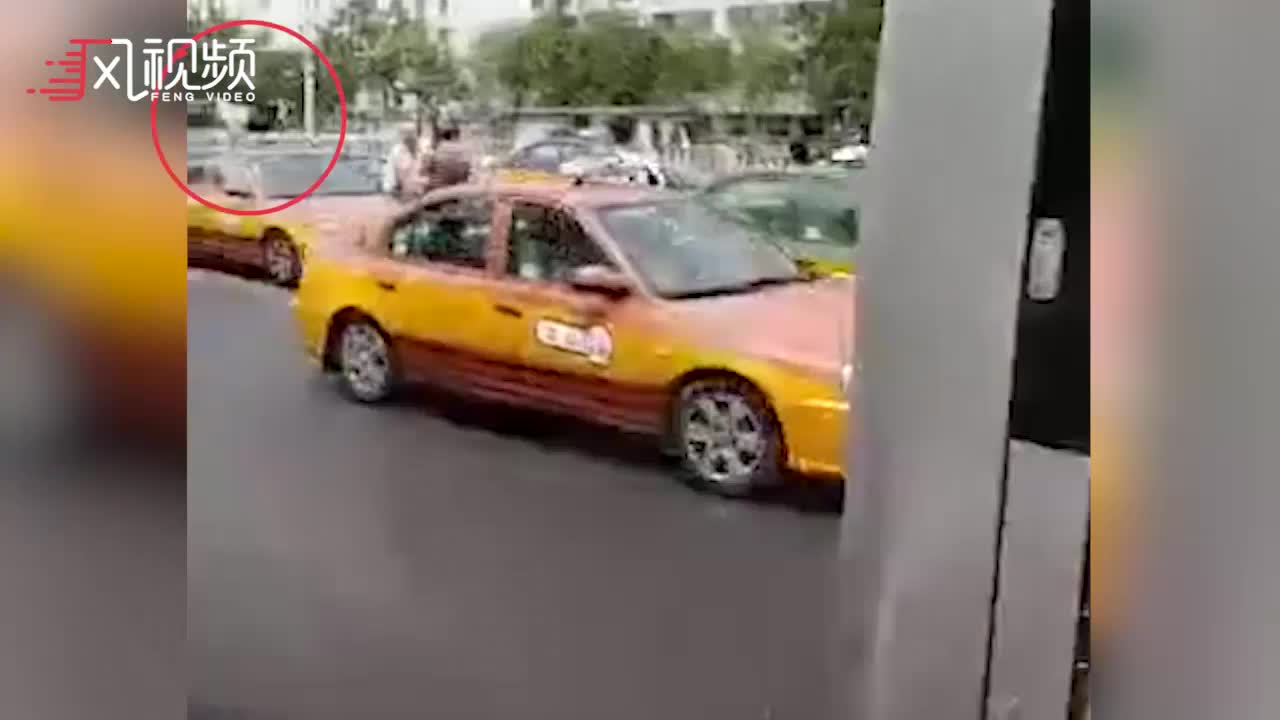 的哥持棍砸车遭奥迪司机撞飞事件后续：出租车司机也判了