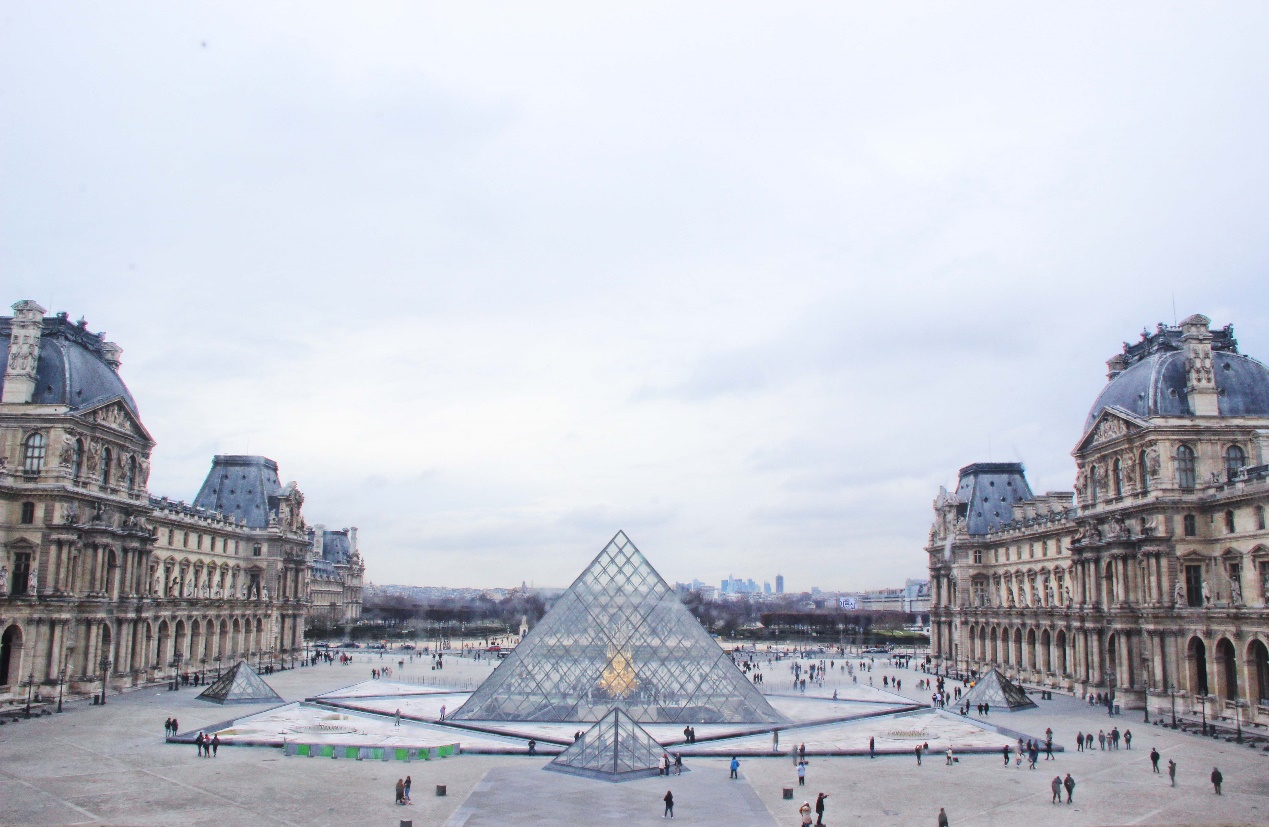 从古埃及,古希腊,到东方各国的艺术品,从中世纪到现代的雕塑作品等