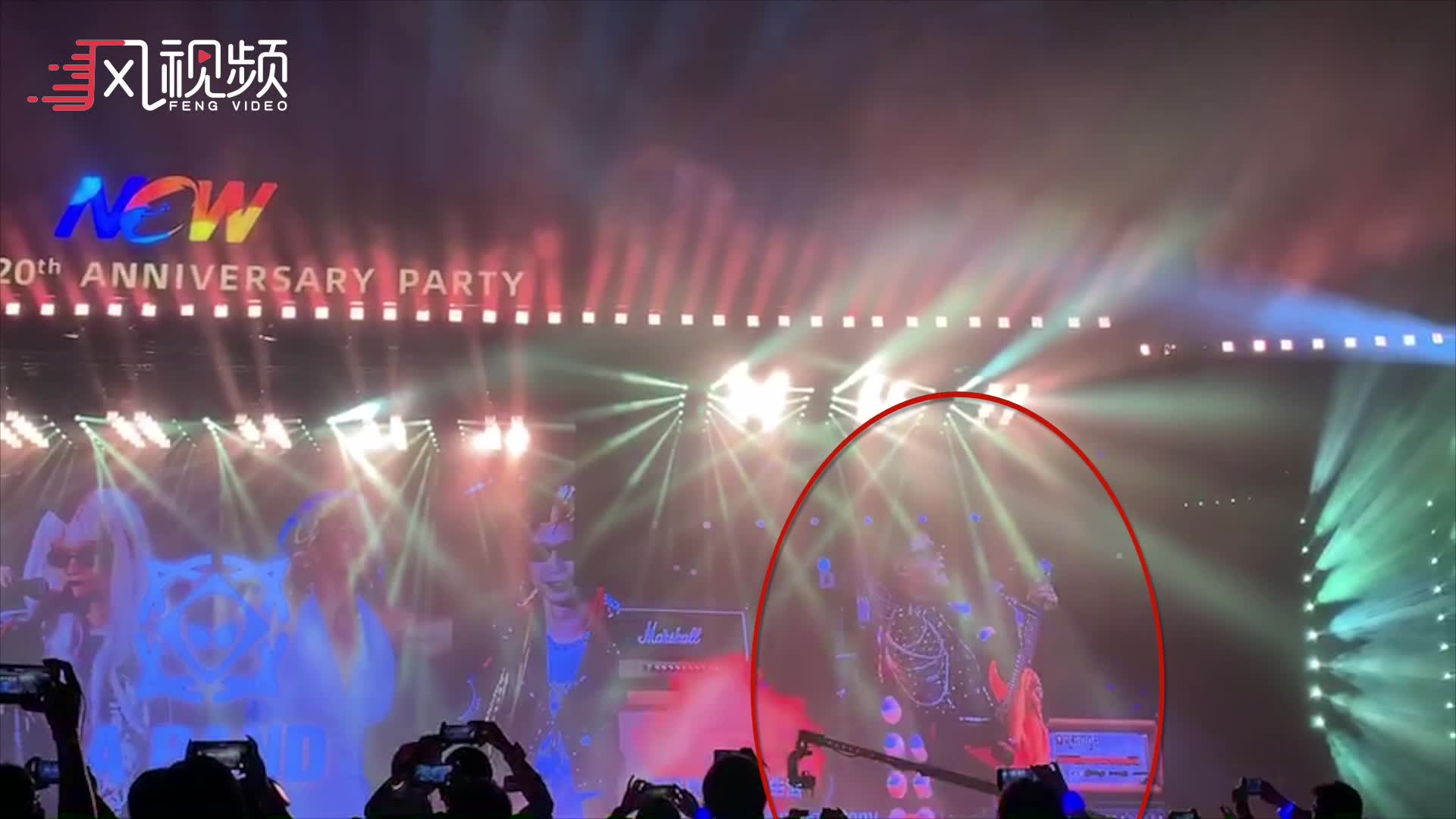 马云脏辫皮衣墨镜造型雷人 压轴献唱《怒放的生命》