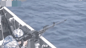 现场！中国海军实弹打击海盗 海盗当即缴枪投降