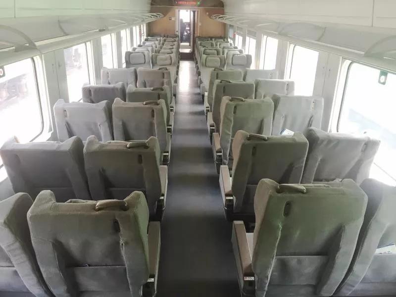 cr200j复兴号动力集中型动车组(短编组)二等座车厢内观