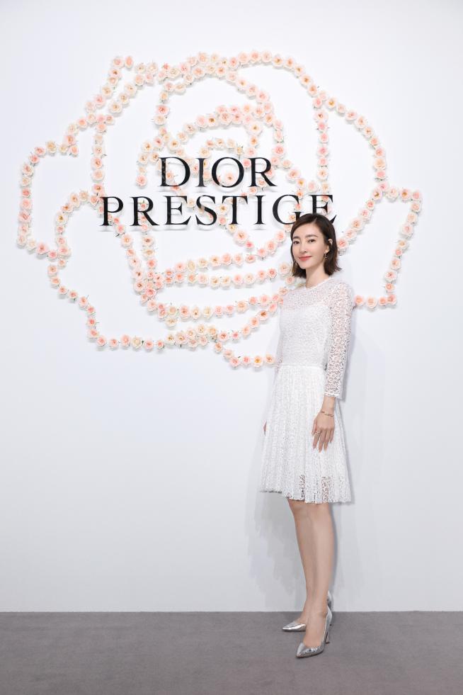 王丽坤成为dior迪奥花秘瑰萃形象大使