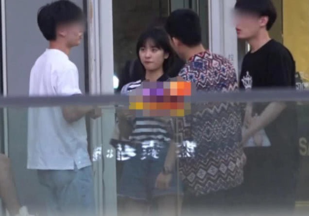 沈月与神秘男同回公寓?工作人员辟谣:真不是爱情