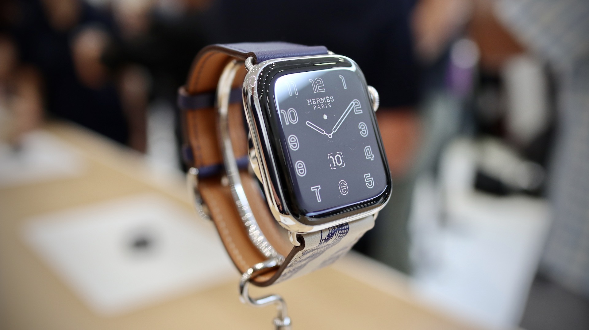 Apple Watch Series 5 抢先iphone一步用上aod显示 凰家评测 凤凰网