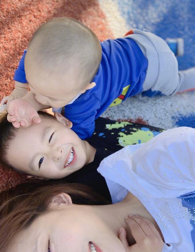 张嘉倪与宝宝