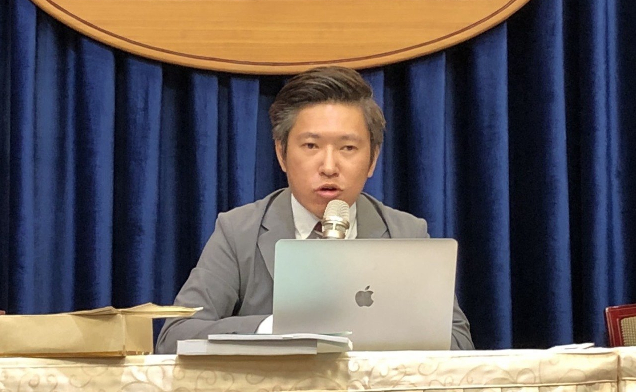 台大名誉教授贺德芬,学者林环墙,节目主持人彭文正等都曾质疑蔡英文