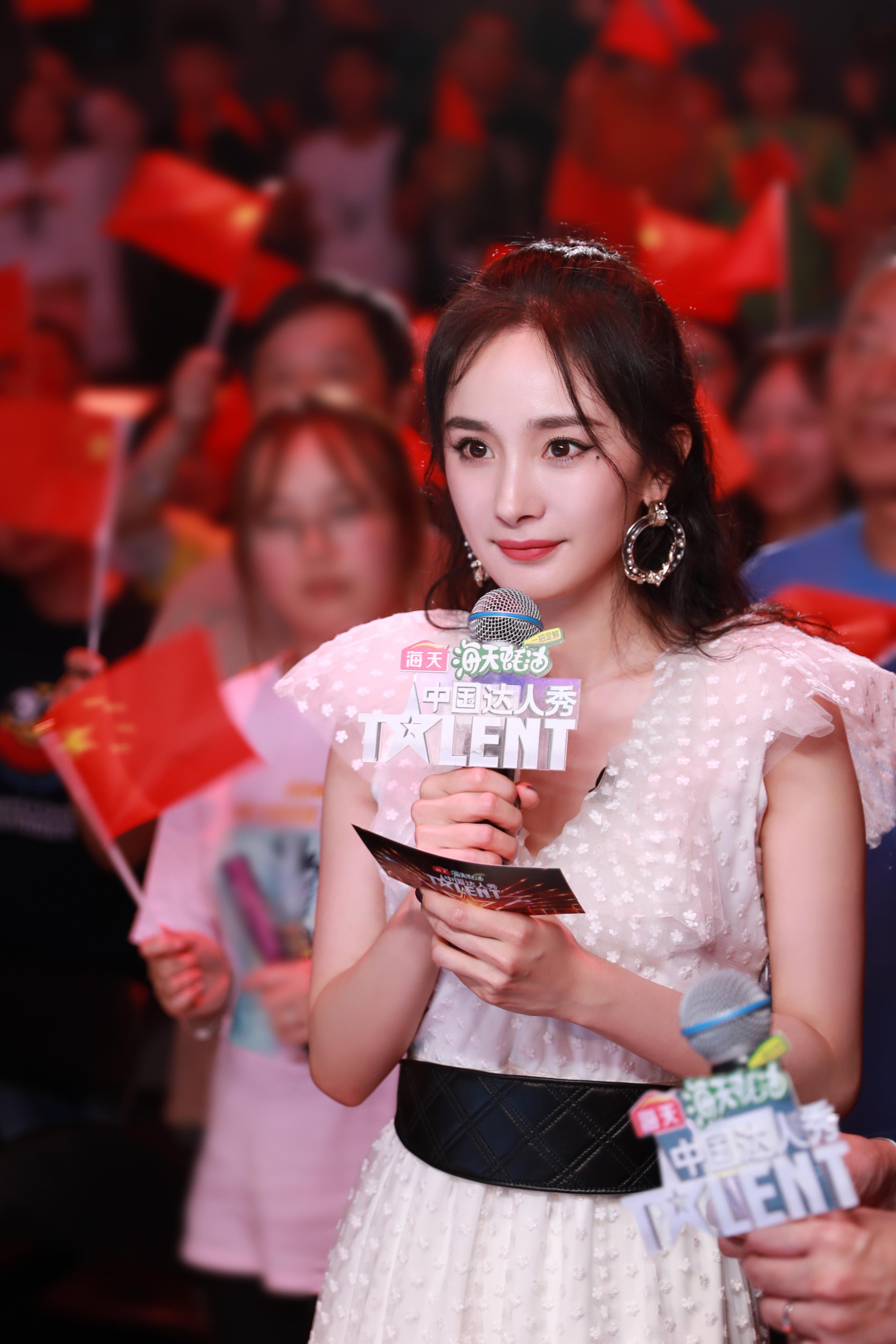 「凤凰网娱乐」《中国达人秀》精致舞美助力达艺升级！