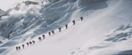 [Ifeng电影]独家|用武侠精神拍登山片，这部让李仁港拍到生病的电影如何诞生？