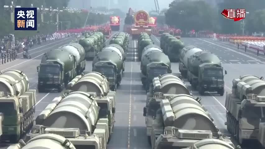 东风浩荡！东风—5B核导弹方队来了