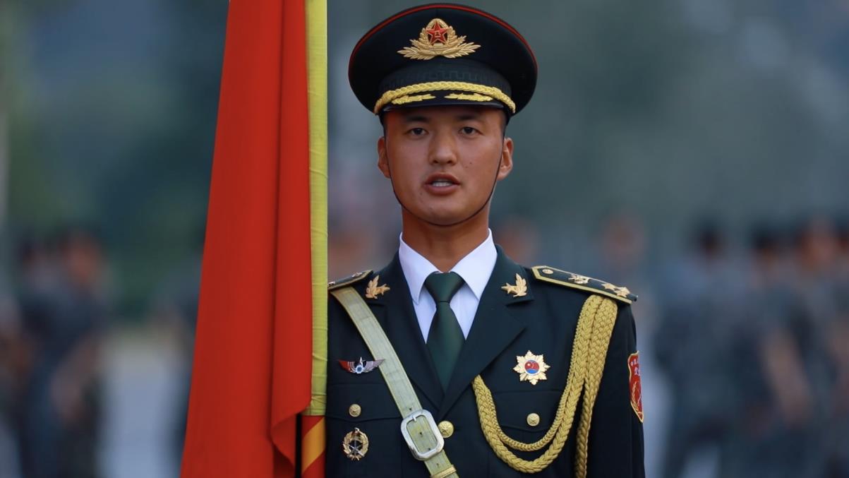 阅兵率先走过天安门的人