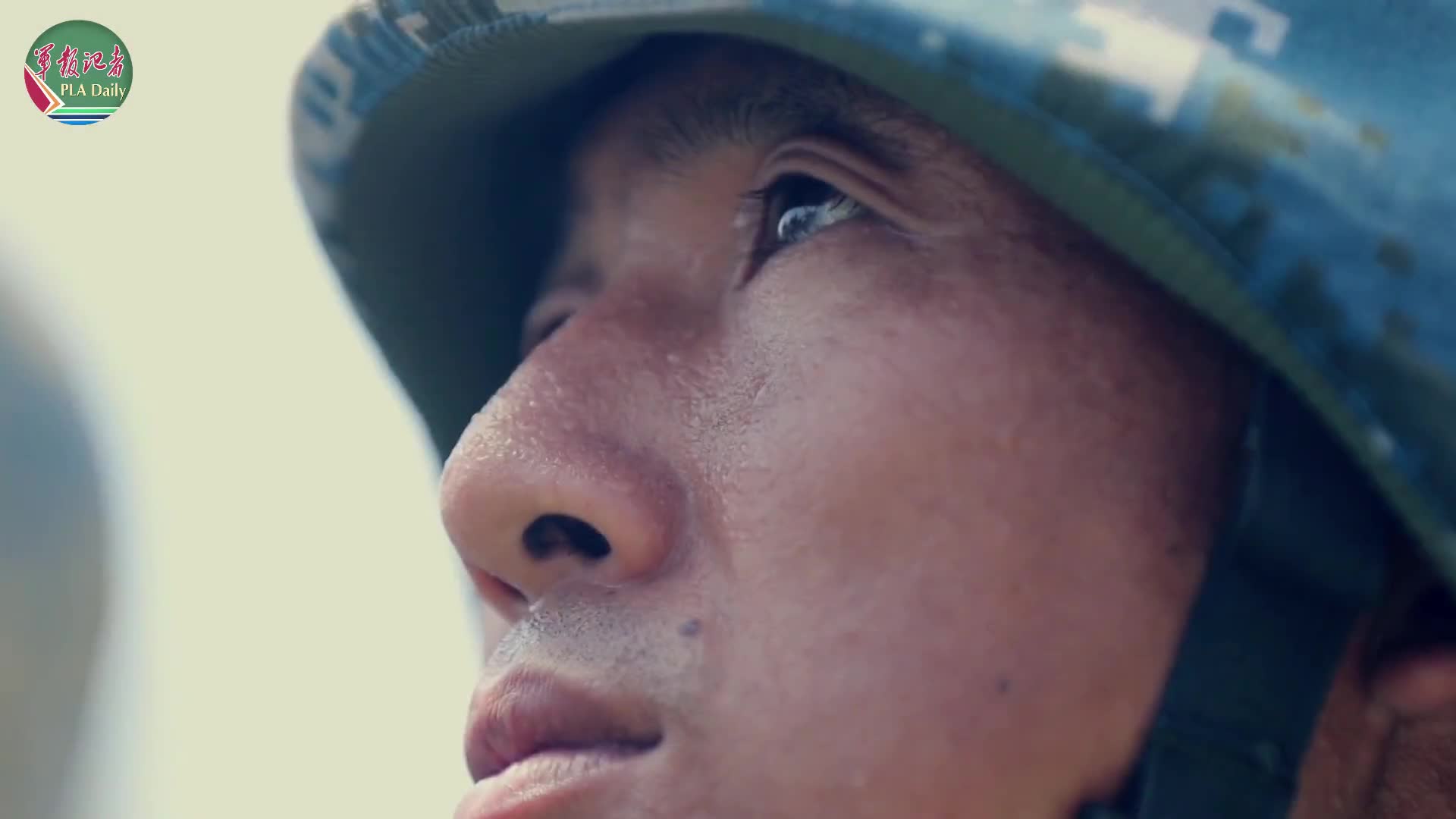 东西南北边防官兵共同祝福祖国，又燃又暖心