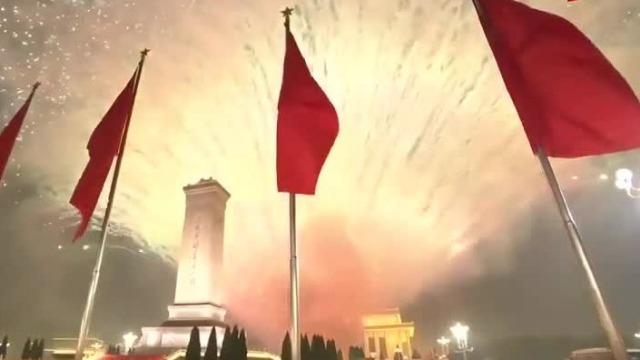 烟花树上孔雀开屏 你见过吗？