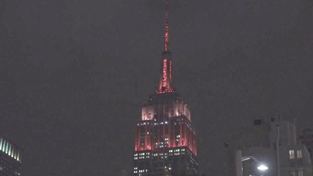 美国帝国大厦亮彩灯 庆祝新中国成立70周年