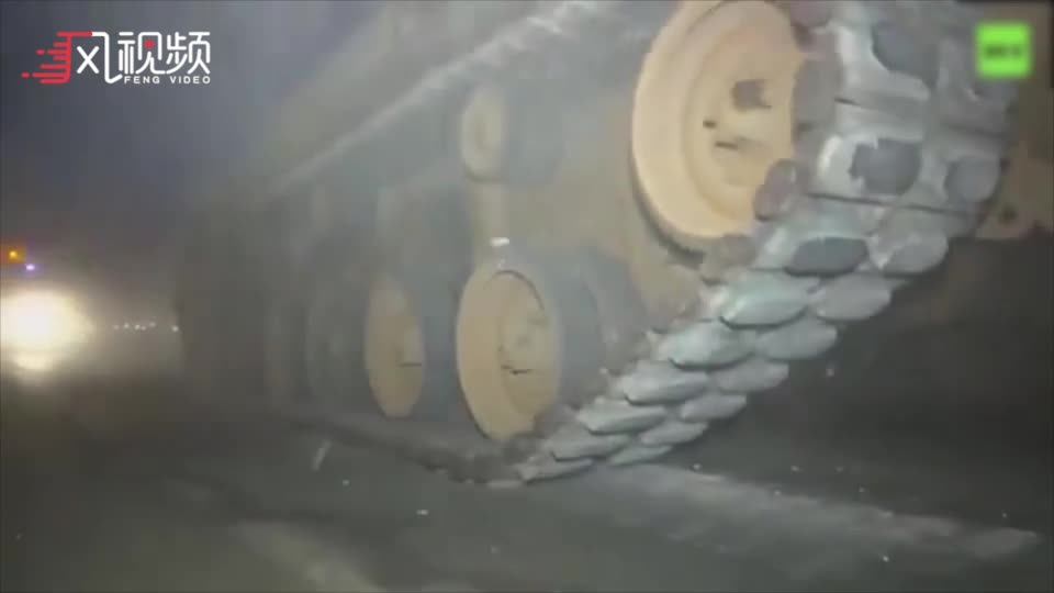 实拍：美军宣布撤出后 土耳其向叙边境大量运派坦克
