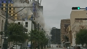 实拍：美国新奥尔良在建酒店突然倒塌 下方人群惊慌逃窜