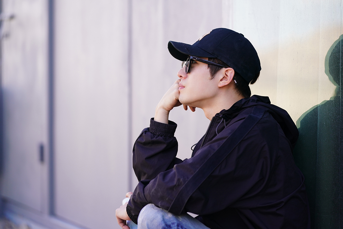 [凤凰网娱乐]不妙！黄宗泽在《游客》被人拎起来了！