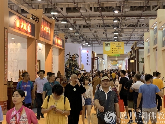 产业链全覆盖 打造“一站式”佛品盛宴（图片来源：凤凰网佛教 摄影：谢远琨）