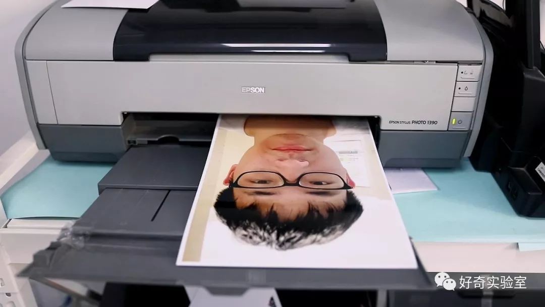 [中国青年报]刷脸取件被小学生“破解”！丰巢紧急下线