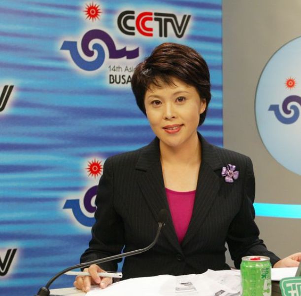 同时,积分榜第一的朱虹可能是央视cctv5体育频道主持人,主持过《体坛