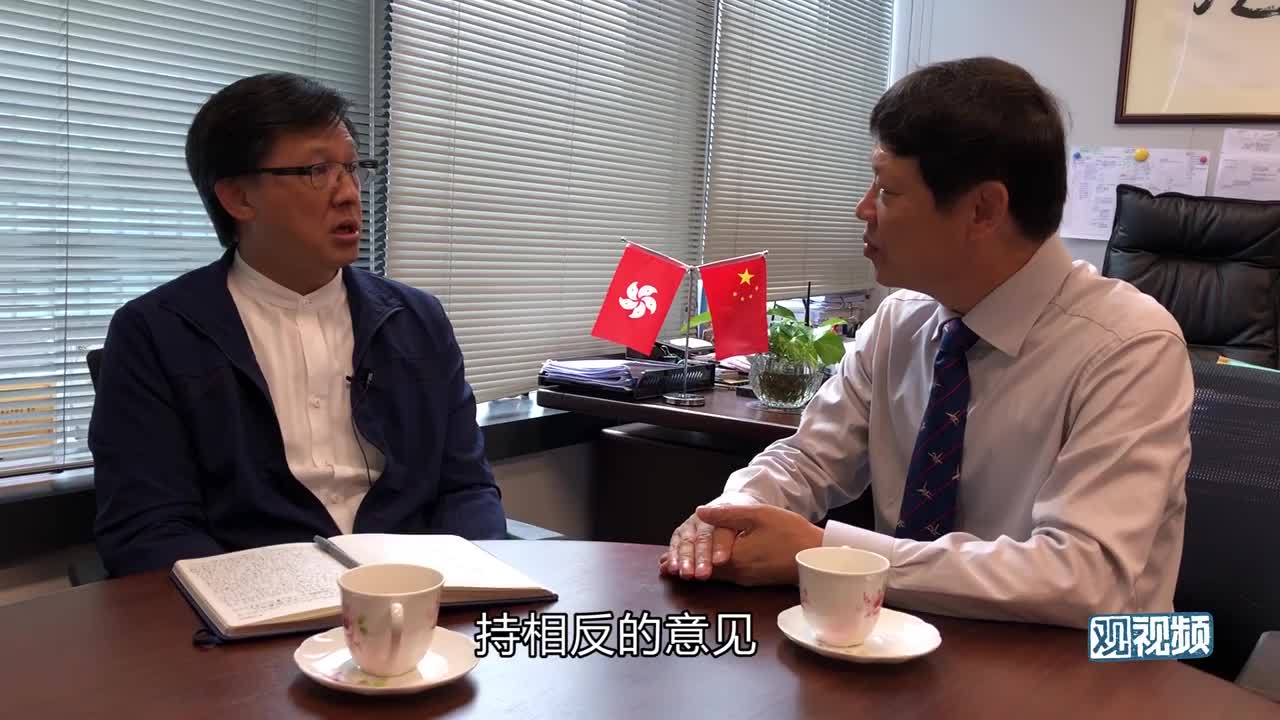 胡锡进与何君尧谈香港局势：示威人数在下降 但做的事更恶劣