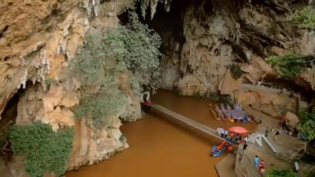 在云南来一场“燕遇”感受建水燕子洞采燕窝人的攀岩绝技