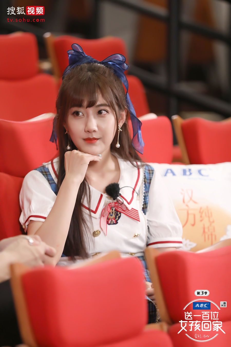 [凤凰网娱乐]李艺彤鼓励后辈努力坚持 井底之蛙也有跳出去的一天