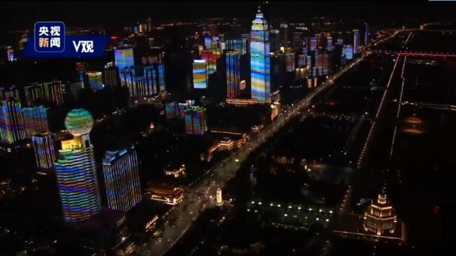 央视视频丨军运会开幕的夜晚 武汉华灯璀璨流光溢彩