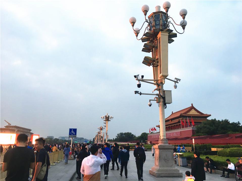 为祖国设计 天安门前110个华灯原来有这样的故事！_凤凰网
