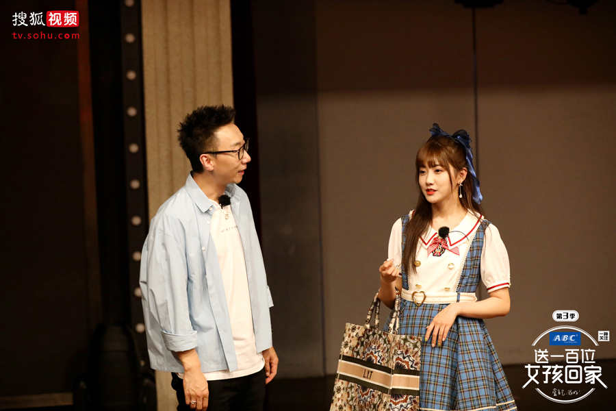 [凤凰网娱乐]李艺彤鼓励后辈努力坚持 井底之蛙也有跳出去的一天