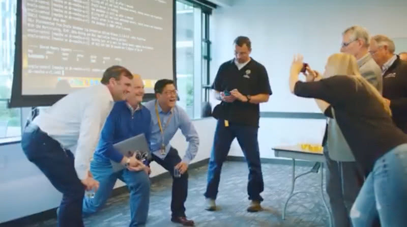 【36氪】亚马逊关停最后一个甲骨文数据库：是作秀，更是示威