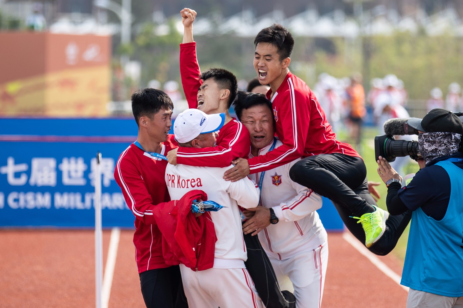 朝鲜队获得军运会冠军一幕
