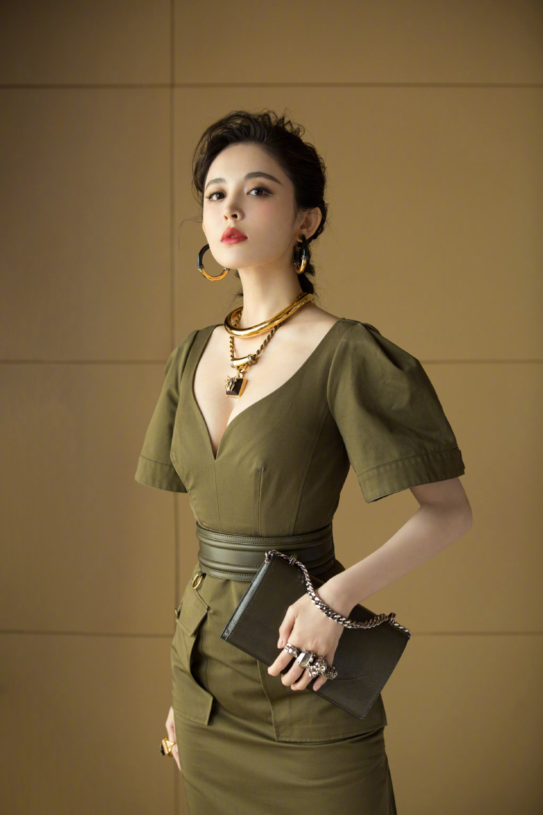 娜扎解锁军装风酷帅女孩气场slay