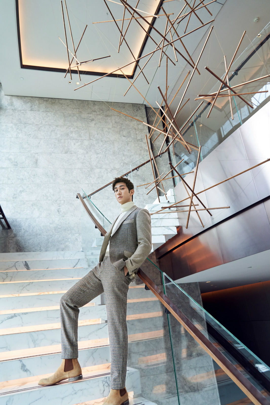 李治廷复古格纹西装亮相品牌活动英式口音绅士气质苏到爆