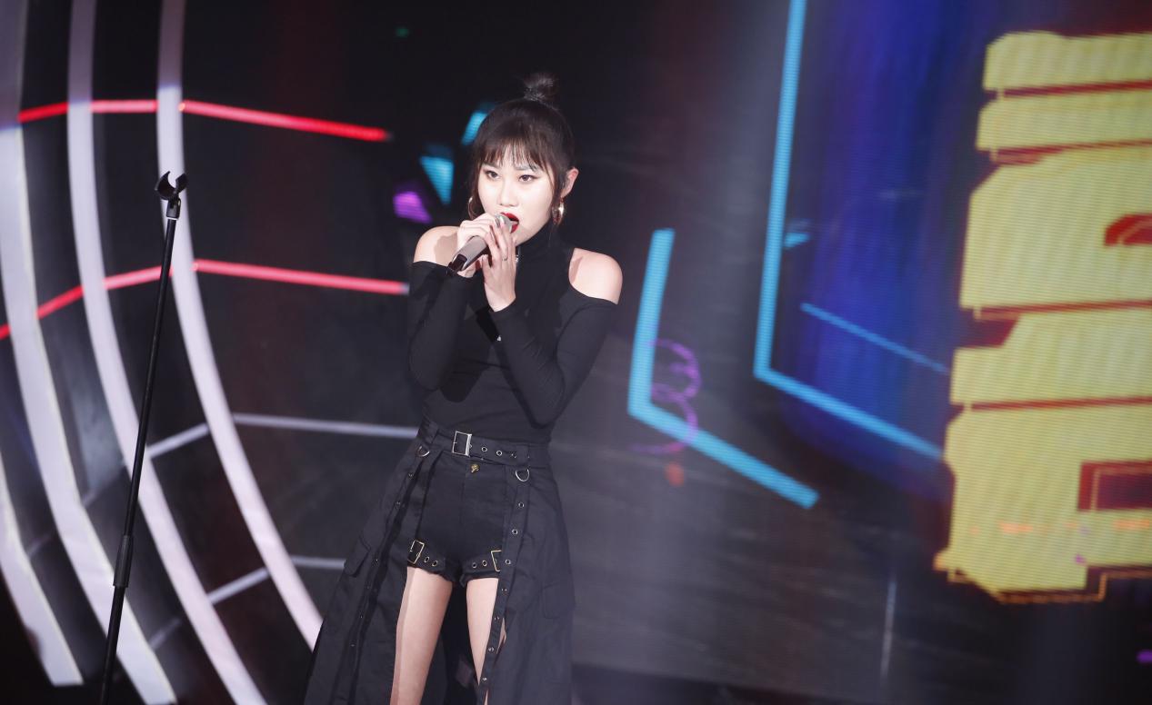 一棵小葱张晓涵嗨唱晋级摇滚老旦唱哭猛虎