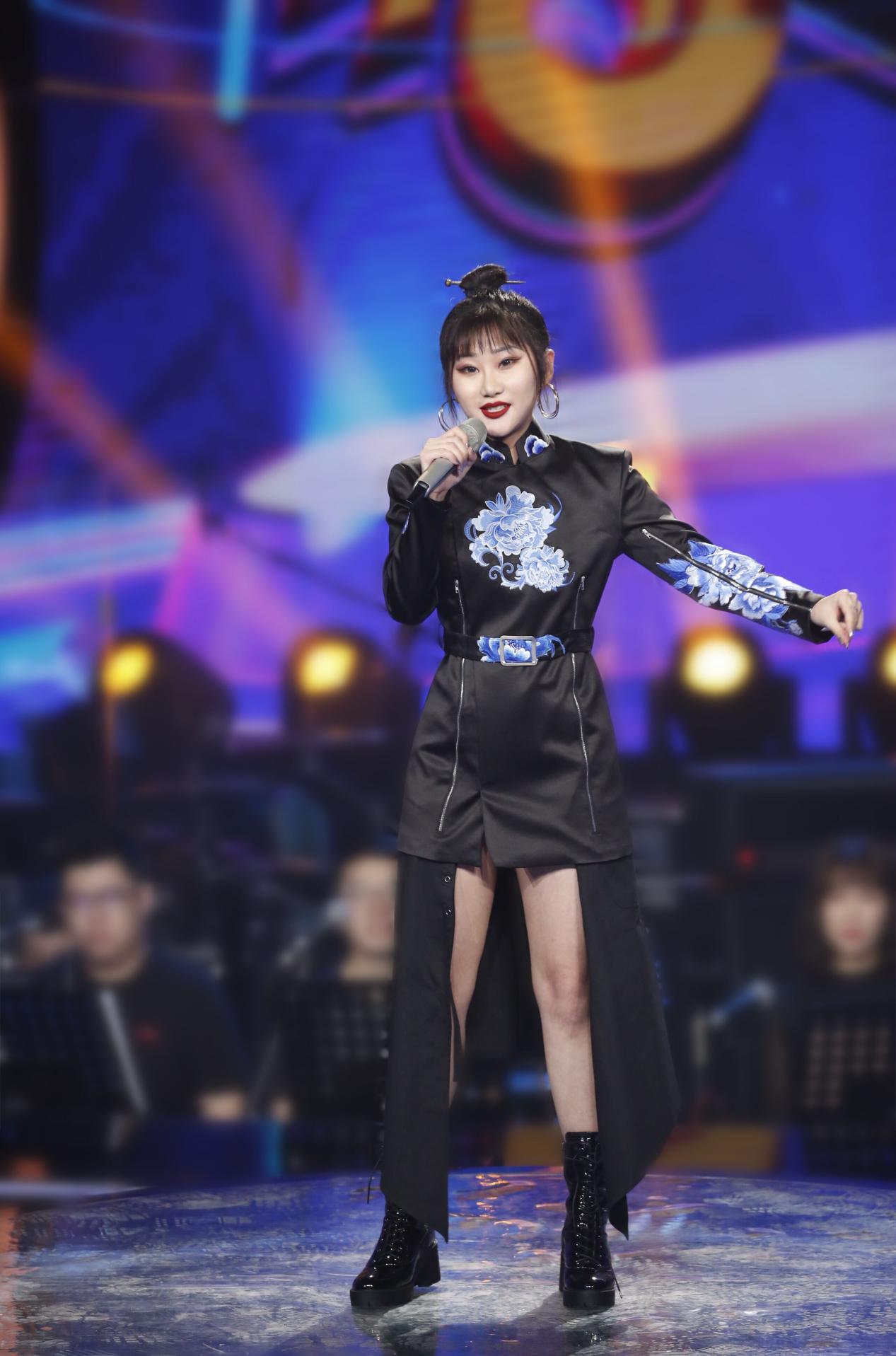 一棵小葱张晓涵嗨唱晋级摇滚老旦唱哭猛虎