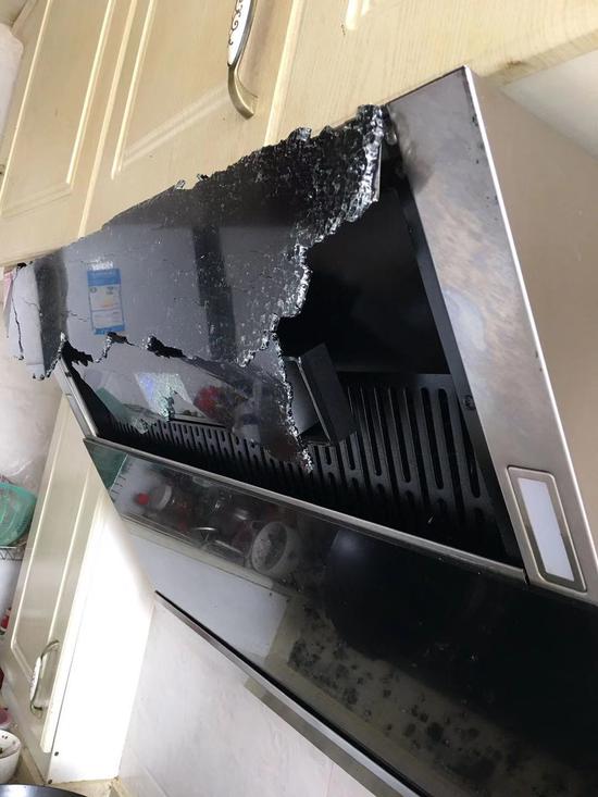 森太抽油烟机半个月内2次爆炸防爆玻璃不防爆
