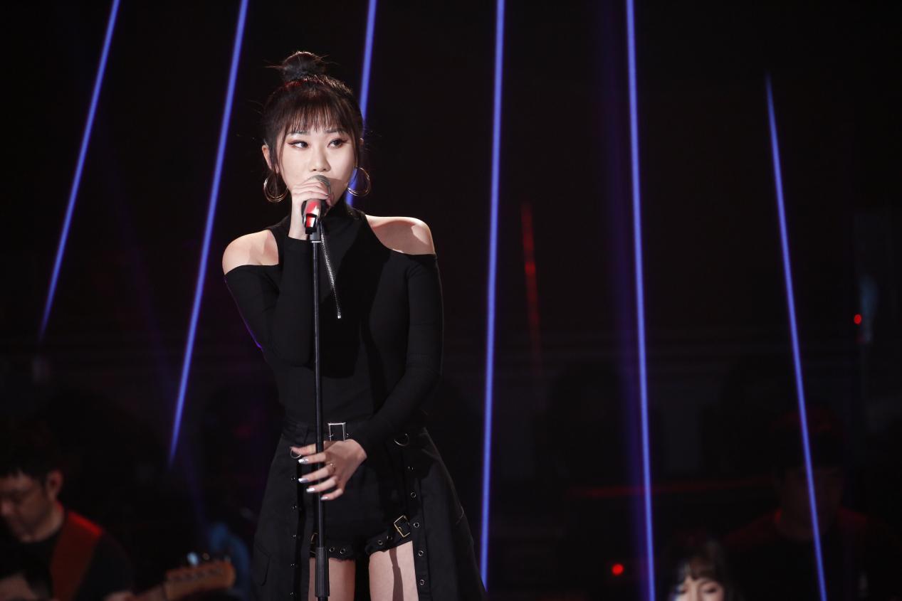 一棵小葱张晓涵嗨唱晋级摇滚老旦唱哭猛虎