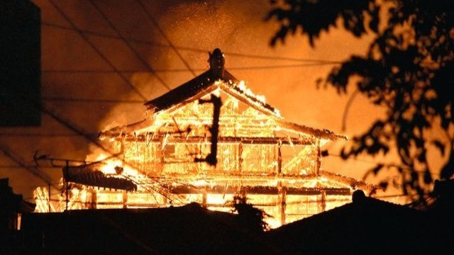 日本世界遗产冲绳首里城清晨大火 正殿烈焰冲天燃烧全毁