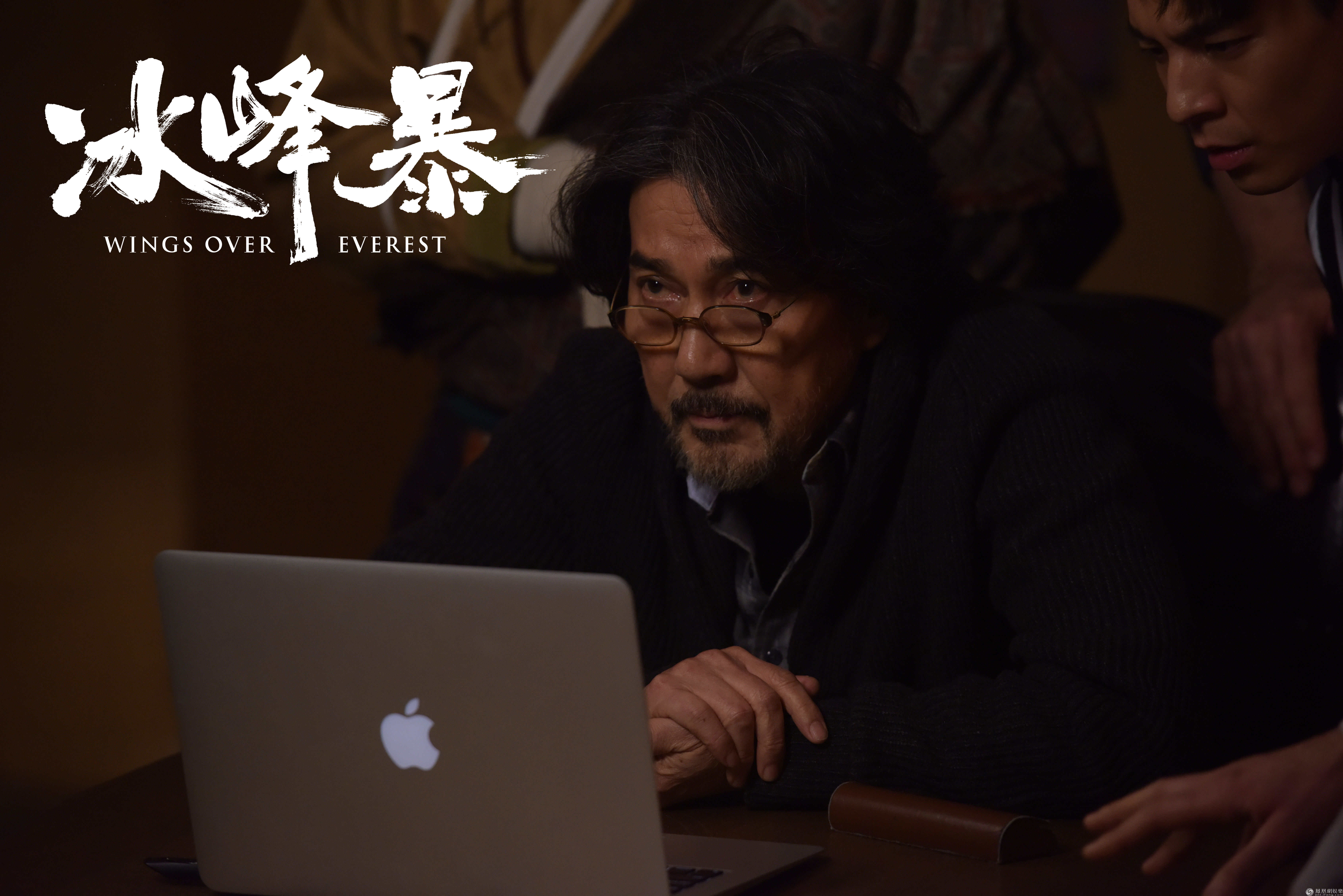 冰峰暴役所广司剧照彰显霸气影帝面临未知危机